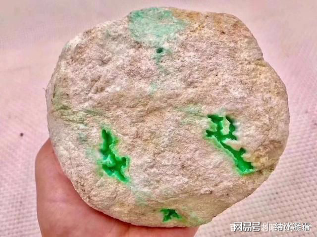 翡翠原石皮壳会裂开吗翡翠抛光不平-第1张图片-翡翠网 翡翠原石皮壳会裂开吗翡翠抛光不平-第1张图片-翡翠网