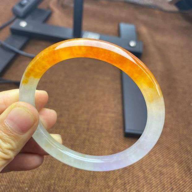 糯种黄翡手镯图翡翠黄翡手镯图片-第2张图片-翡翠网 糯种黄翡手镯图翡翠黄翡手镯图片-第2张图片-翡翠网