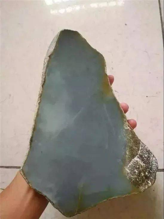 梵洛斯翡翠原石效果图木那原石种嫩皮壳表现-第2张图片-翡翠网 梵洛斯翡翠原石效果图木那原石种嫩皮壳表现-第2张图片-翡翠网