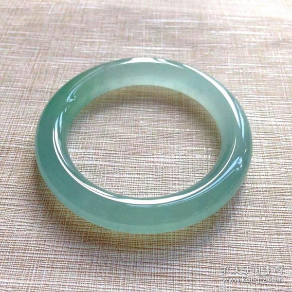 翡翠手镯冰种1万的简单介绍-第2张图片-翡翠网 翡翠手镯冰种1万的简单介绍-第2张图片-翡翠网