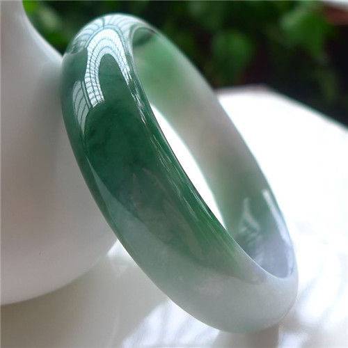 乐山收购翡翠手镯的简单介绍-第2张图片-翡翠网 乐山收购翡翠手镯的简单介绍-第2张图片-翡翠网