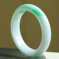 关于结婚翡翠手镯的信息-第2张图片-翡翠网 关于结婚翡翠手镯的信息-第2张图片-翡翠网