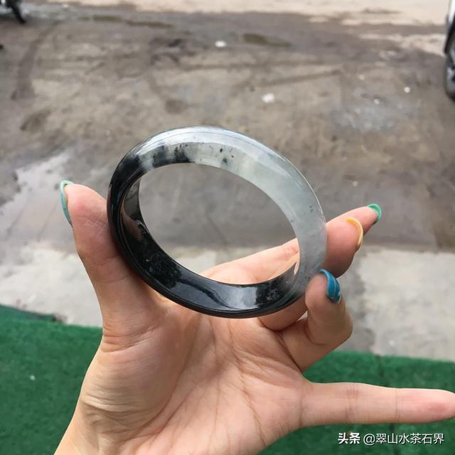 翡翠手镯该如何保养的简单介绍-第2张图片-翡翠网 翡翠手镯该如何保养的简单介绍-第2张图片-翡翠网