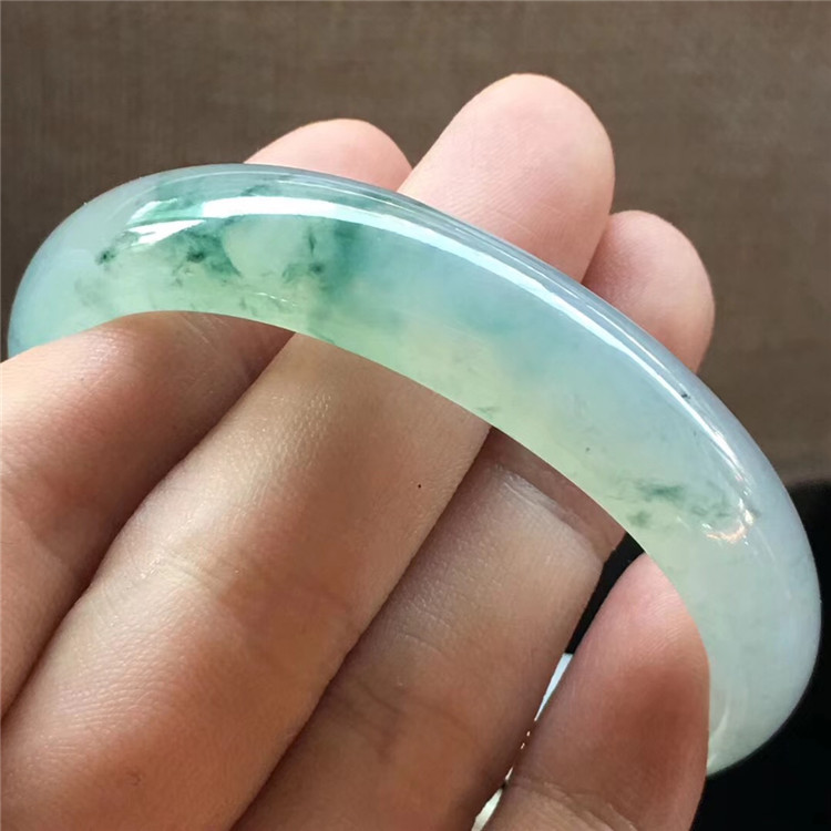 包含翡翠晴绿手镯价格的词条-第2张图片-翡翠网 包含翡翠晴绿手镯价格的词条-第2张图片-翡翠网