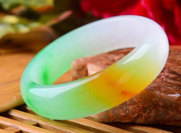 关于翡翠的种类排名的信息-第2张图片-翡翠网 关于翡翠的种类排名的信息-第2张图片-翡翠网