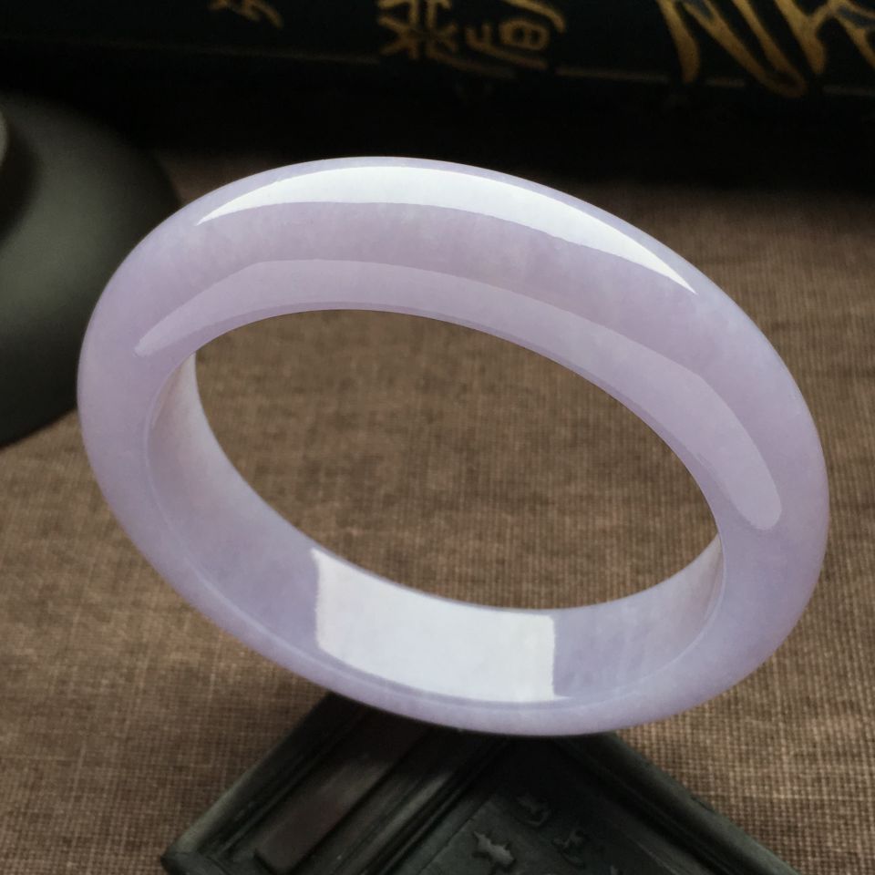 浅紫罗兰翡翠手镯的简单介绍-第2张图片-翡翠网 浅紫罗兰翡翠手镯的简单介绍-第2张图片-翡翠网