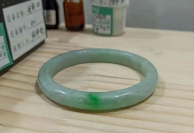 b货翡翠手镯有什么危害的简单介绍-第2张图片-翡翠网 b货翡翠手镯有什么危害的简单介绍-第2张图片-翡翠网