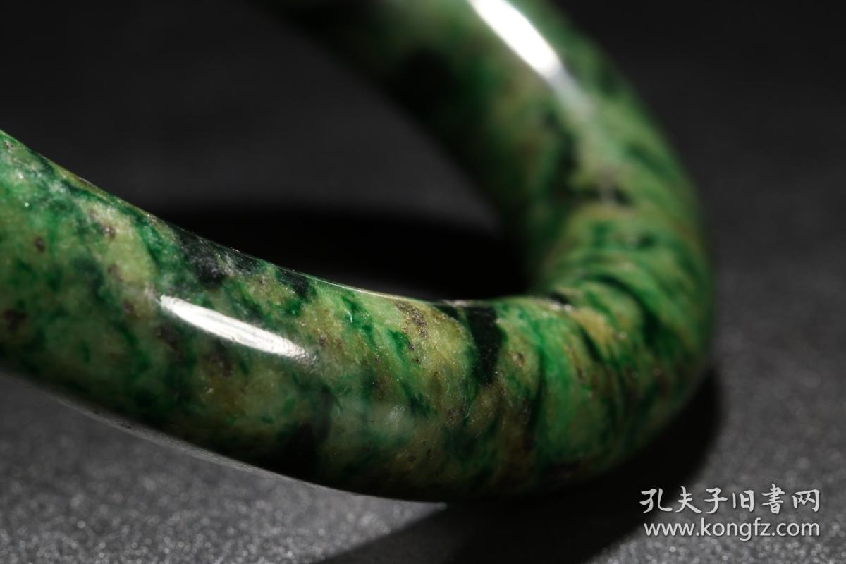 关于清代翡翠手镯特征的信息-第2张图片-翡翠网 关于清代翡翠手镯特征的信息-第2张图片-翡翠网