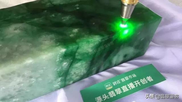 翡翠原石现状的简单介绍-第4张图片-翡翠网 翡翠原石现状的简单介绍-第4张图片-翡翠网