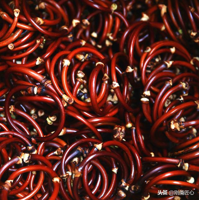 包含翡翠手镯睡觉戴吗的词条-第6张图片-翡翠网 包含翡翠手镯睡觉戴吗的词条-第6张图片-翡翠网