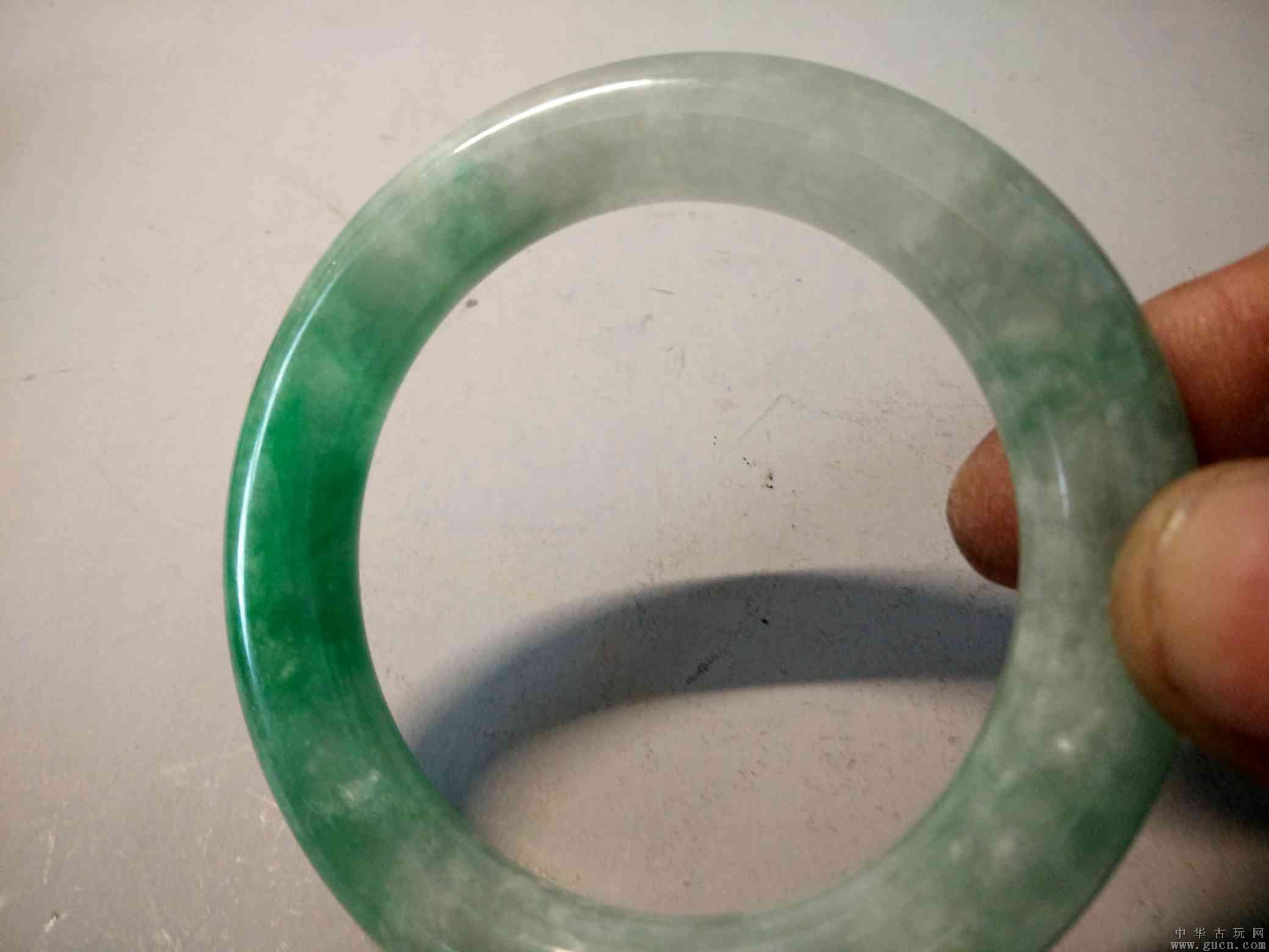 清代冰种翡翠手镯的简单介绍-第1张图片-翡翠网 清代冰种翡翠手镯的简单介绍-第1张图片-翡翠网