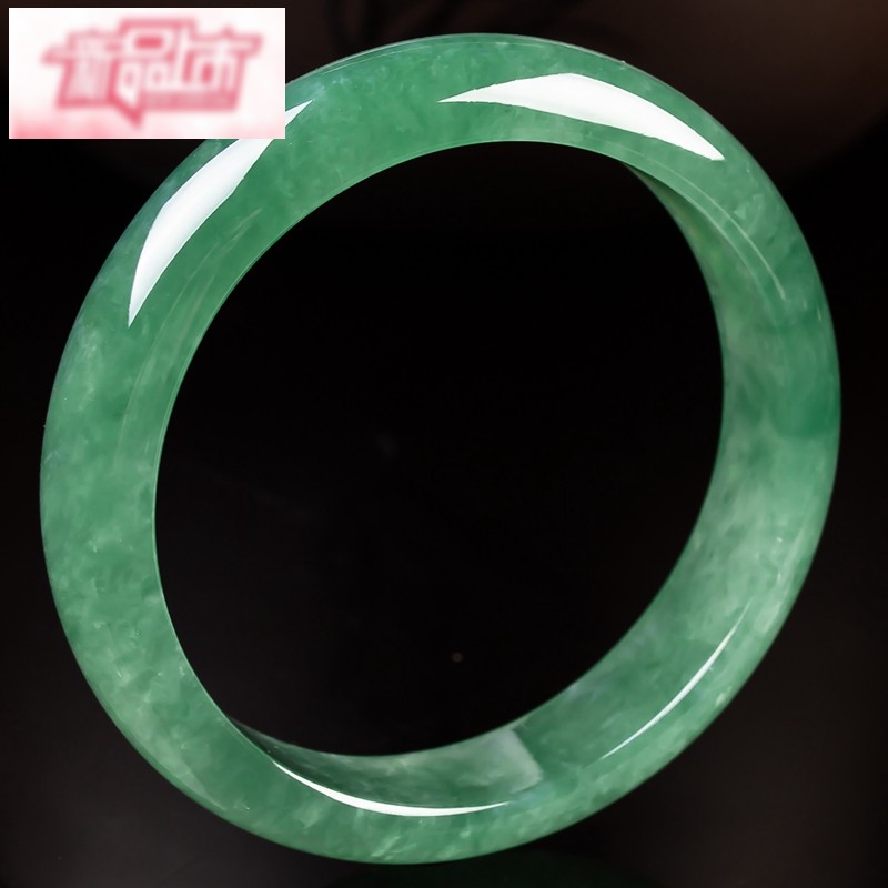 老婆的翡翠手镯的简单介绍-第1张图片-翡翠网 老婆的翡翠手镯的简单介绍-第1张图片-翡翠网