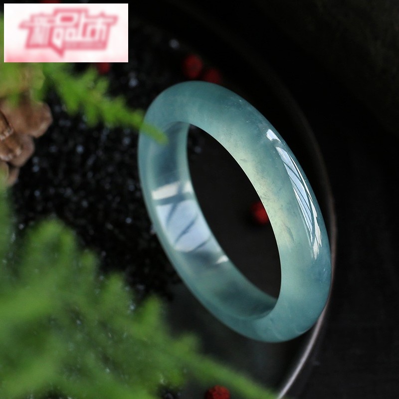 老婆的翡翠手镯的简单介绍-第2张图片-翡翠网 老婆的翡翠手镯的简单介绍-第2张图片-翡翠网