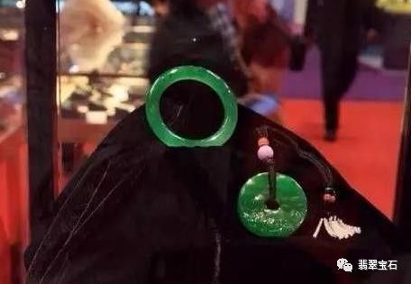 48亿翡翠手镯的简单介绍-第2张图片-翡翠网 48亿翡翠手镯的简单介绍-第2张图片-翡翠网