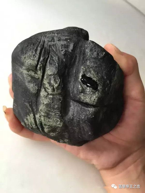 最大的翡翠原石图片的简单介绍-第2张图片-翡翠网