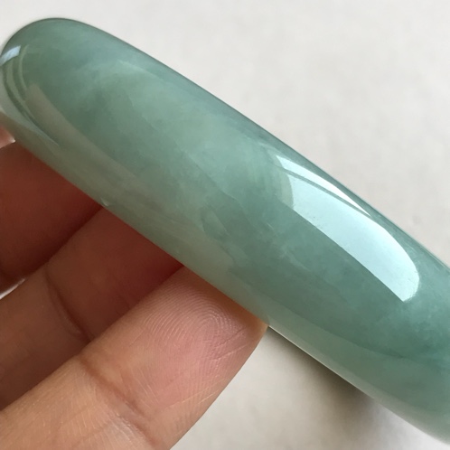 关于豆种满绿翡翠手镯价格的信息-第1张图片-翡翠网 关于豆种满绿翡翠手镯价格的信息-第1张图片-翡翠网