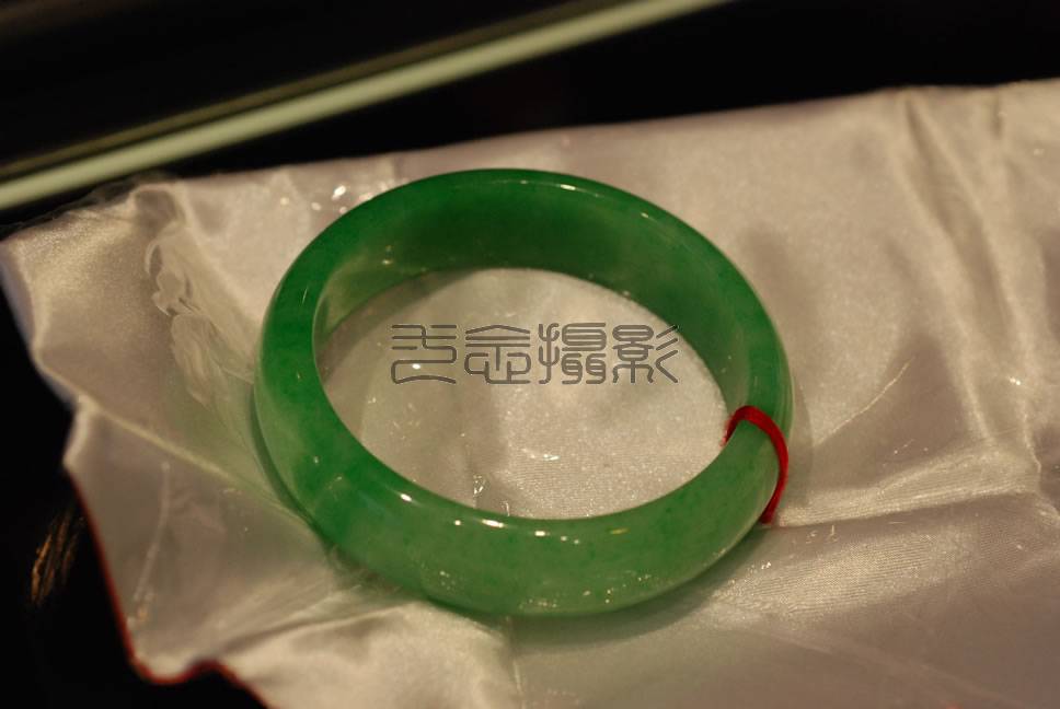 关于豆种满绿翡翠手镯价格的信息-第2张图片-翡翠网 关于豆种满绿翡翠手镯价格的信息-第2张图片-翡翠网