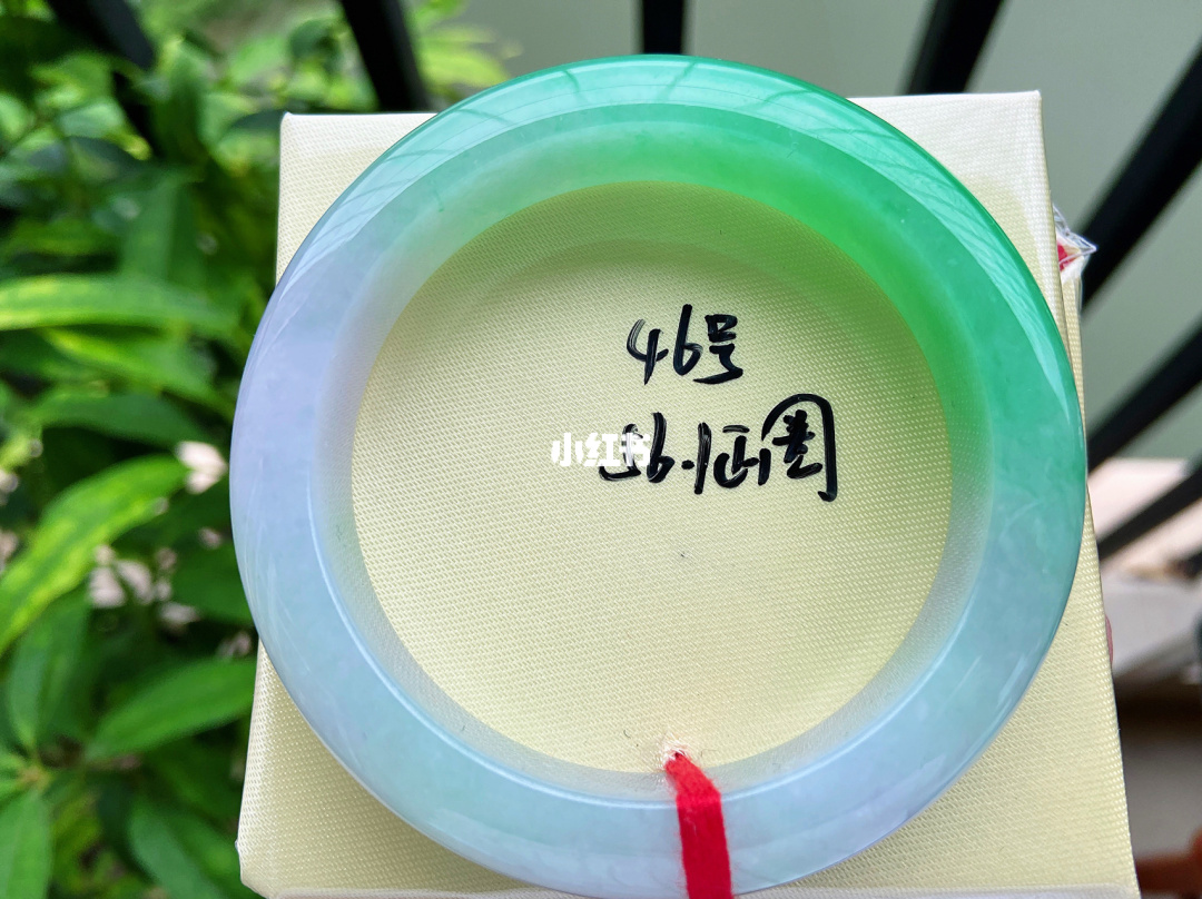 翡翠手镯颜的简单介绍-第1张图片-翡翠网 翡翠手镯颜的简单介绍-第1张图片-翡翠网