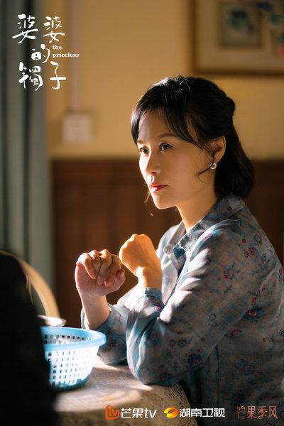 包含翡翠手镯手腕间百态的词条-第3张图片-翡翠网 包含翡翠手镯手腕间百态的词条-第3张图片-翡翠网