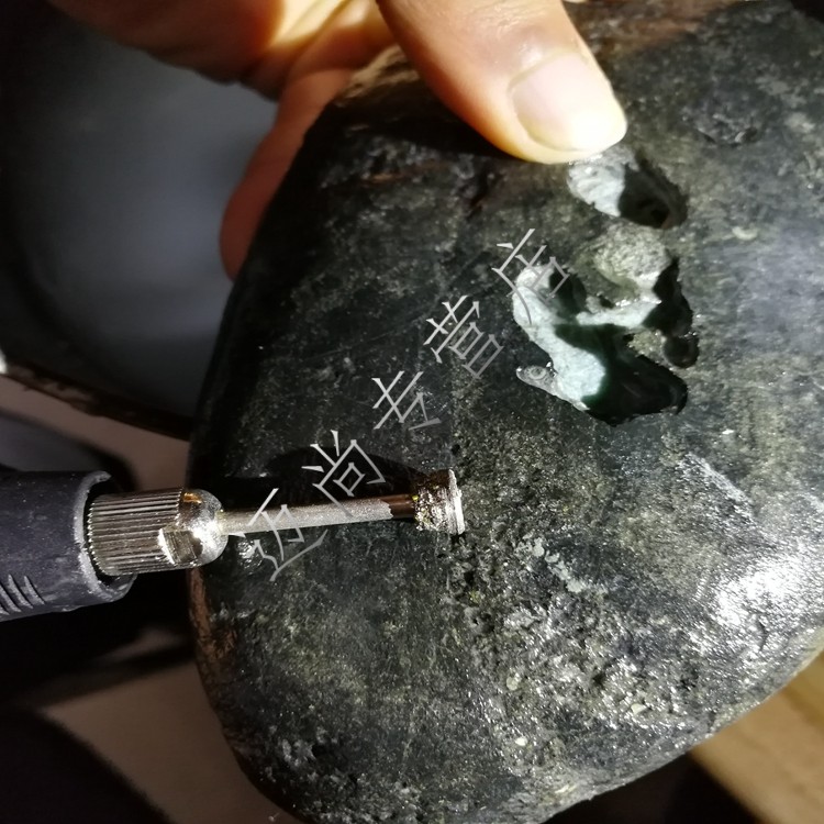 翡翠原石怎么养的简单介绍-第2张图片-翡翠网 翡翠原石怎么养的简单介绍-第2张图片-翡翠网