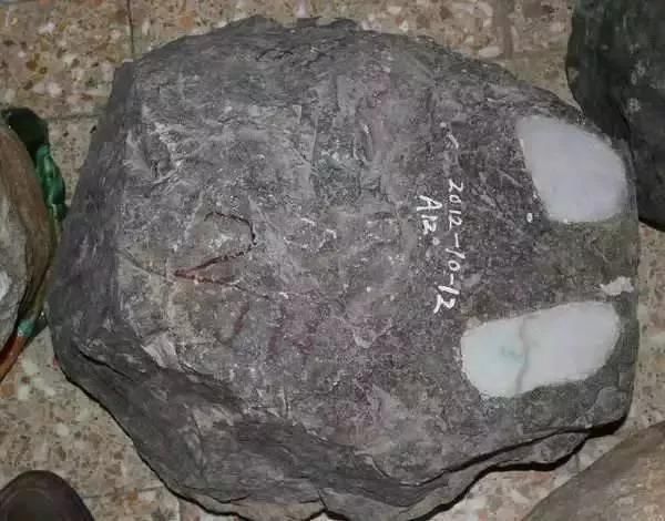 翡翠原石表现品质的词语,翡翠原石的皮壳特征-第2张图片-翡翠网 翡翠原石表现品质的词语,翡翠原石的皮壳特征-第2张图片-翡翠网