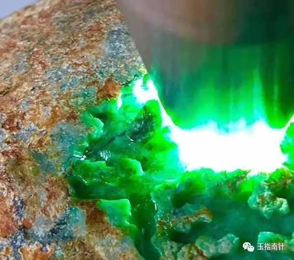 翡翠原石购买知识的简单介绍-第2张图片-翡翠网 翡翠原石购买知识的简单介绍-第2张图片-翡翠网