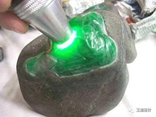 翡翠原石购买知识的简单介绍-第5张图片-翡翠网 翡翠原石购买知识的简单介绍-第5张图片-翡翠网