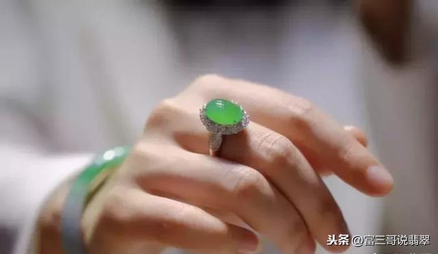 包含翡翠手镯会越戴越绿吗的词条-第1张图片-翡翠网 包含翡翠手镯会越戴越绿吗的词条-第1张图片-翡翠网
