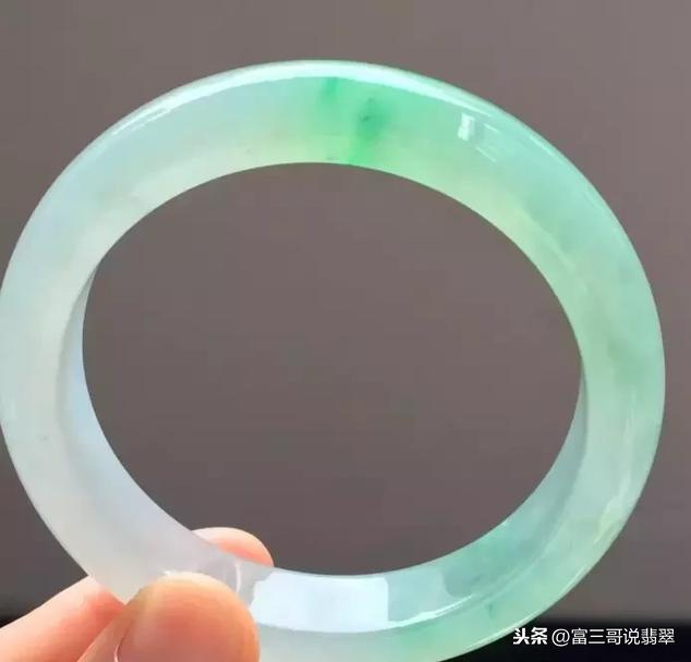 包含翡翠手镯会越戴越绿吗的词条-第8张图片-翡翠网 包含翡翠手镯会越戴越绿吗的词条-第8张图片-翡翠网
