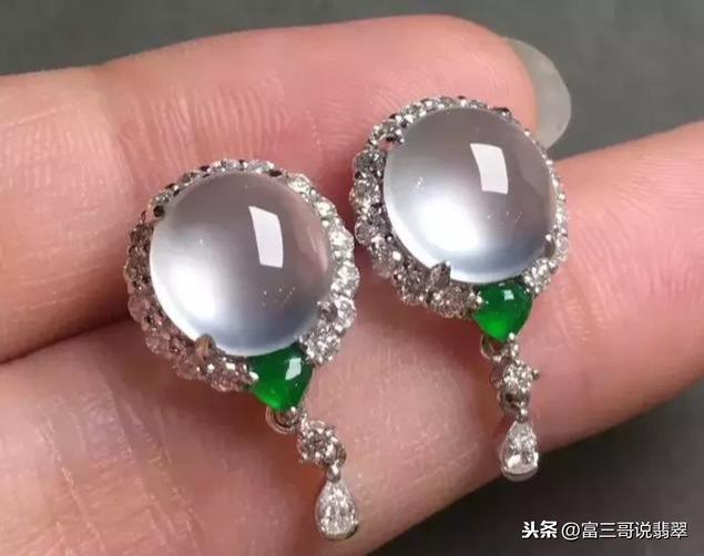 包含翡翠手镯会越戴越绿吗的词条-第9张图片-翡翠网 包含翡翠手镯会越戴越绿吗的词条-第9张图片-翡翠网