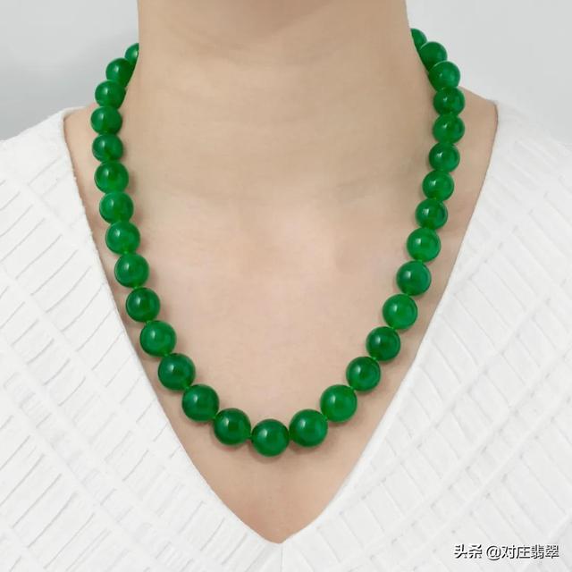 关于满绿翡翠手镯图片的信息-第9张图片-翡翠网 关于满绿翡翠手镯图片的信息-第9张图片-翡翠网
