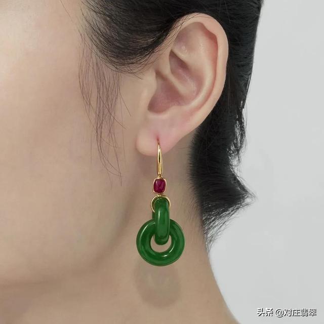 关于满绿翡翠手镯图片的信息-第16张图片-翡翠网 关于满绿翡翠手镯图片的信息-第16张图片-翡翠网