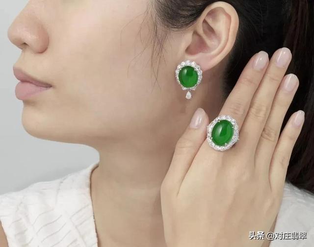 关于满绿翡翠手镯图片的信息-第24张图片-翡翠网 关于满绿翡翠手镯图片的信息-第24张图片-翡翠网