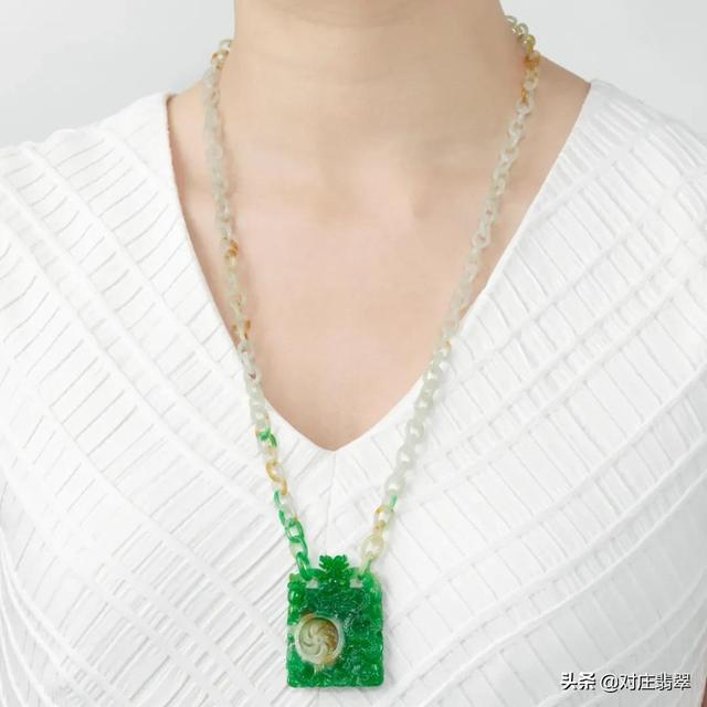 关于满绿翡翠手镯图片的信息-第28张图片-翡翠网 关于满绿翡翠手镯图片的信息-第28张图片-翡翠网