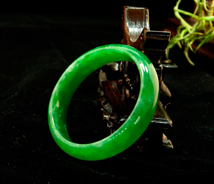 沈阳翡翠手镯的简单介绍-第1张图片-翡翠网 沈阳翡翠手镯的简单介绍-第1张图片-翡翠网