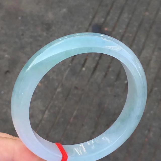 黑翡翠手镯价格的简单介绍-第1张图片-翡翠网 黑翡翠手镯价格的简单介绍-第1张图片-翡翠网