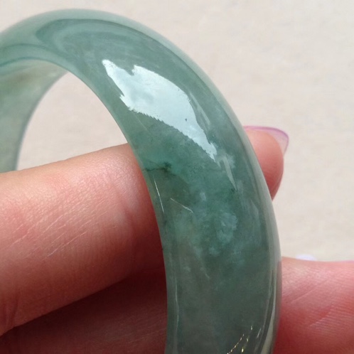 糯种翡翠晴水飘花手镯价格的简单介绍-第2张图片-翡翠网 糯种翡翠晴水飘花手镯价格的简单介绍-第2张图片-翡翠网