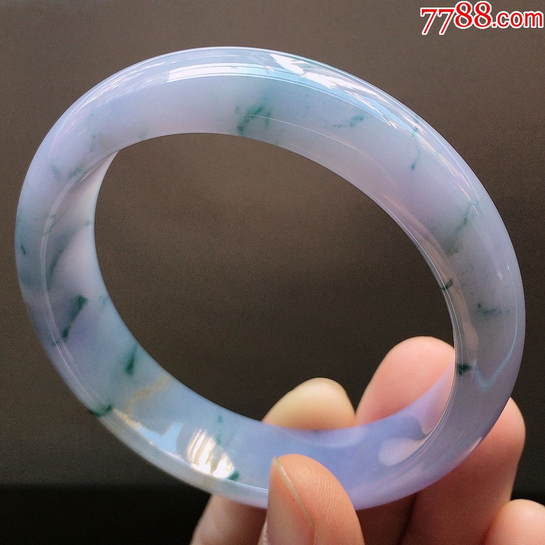 关于翡翠手镯冰糯种的信息-第1张图片-翡翠网 关于翡翠手镯冰糯种的信息-第1张图片-翡翠网