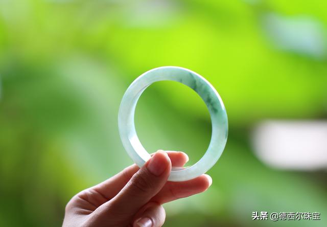 怎样用石蜡给翡翠手镯保养的简单介绍-第1张图片-翡翠网 怎样用石蜡给翡翠手镯保养的简单介绍-第1张图片-翡翠网
