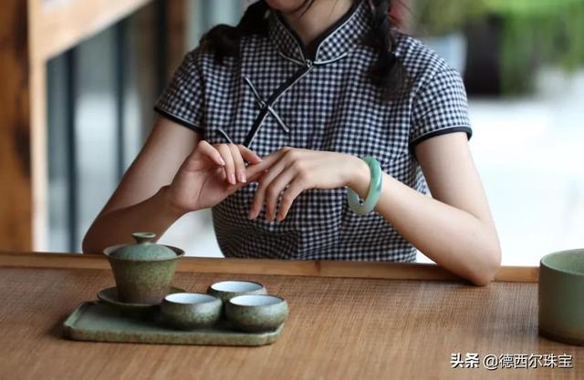 怎样用石蜡给翡翠手镯保养的简单介绍-第5张图片-翡翠网 怎样用石蜡给翡翠手镯保养的简单介绍-第5张图片-翡翠网