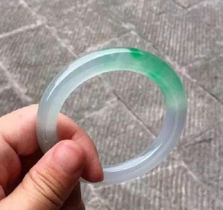 几十块的翡翠手镯的简单介绍-第1张图片-翡翠网 几十块的翡翠手镯的简单介绍-第1张图片-翡翠网