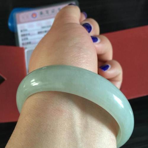 我要出售翡翠手镯的简单介绍-第1张图片-翡翠网 我要出售翡翠手镯的简单介绍-第1张图片-翡翠网