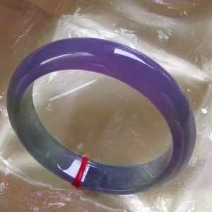 翡翠翻种什么意思,翡翠手镯起光冰-第1张图片-翡翠网 翡翠翻种什么意思,翡翠手镯起光冰-第1张图片-翡翠网