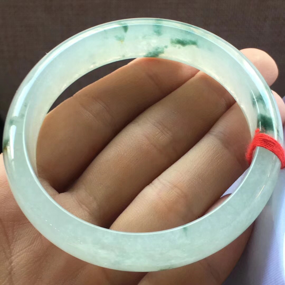 翡翠翻种什么意思,翡翠手镯起光冰-第2张图片-翡翠网 翡翠翻种什么意思,翡翠手镯起光冰-第2张图片-翡翠网