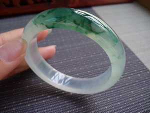 芙蓉翡翠手镯价格的简单介绍-第2张图片-翡翠网 芙蓉翡翠手镯价格的简单介绍-第2张图片-翡翠网