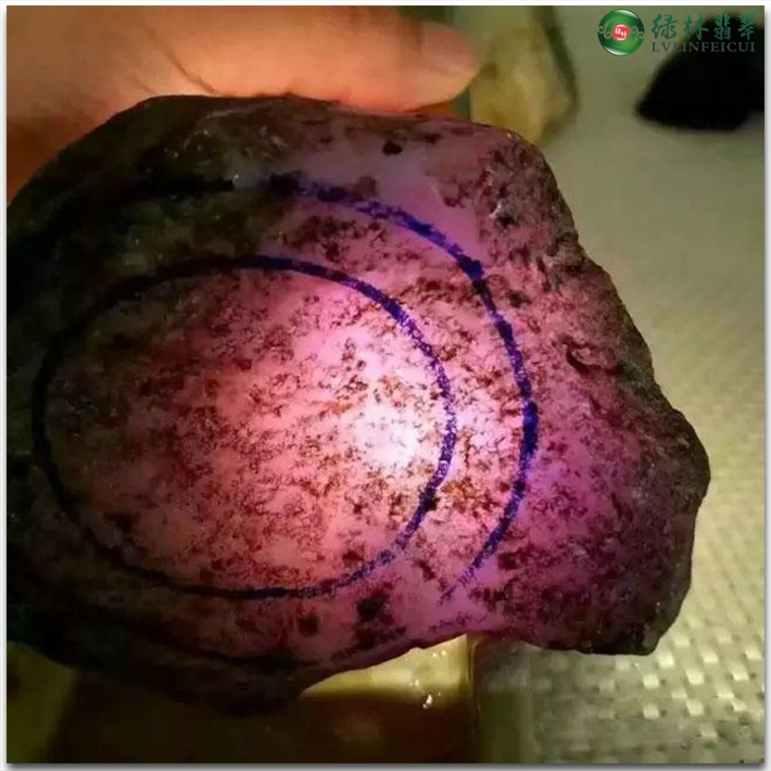 关于翡翠原石紫罗兰打灯怎么看的信息-第2张图片-翡翠网