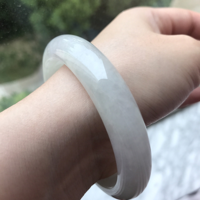 翡翠手镯赏析的简单介绍-第2张图片-翡翠网 翡翠手镯赏析的简单介绍-第2张图片-翡翠网