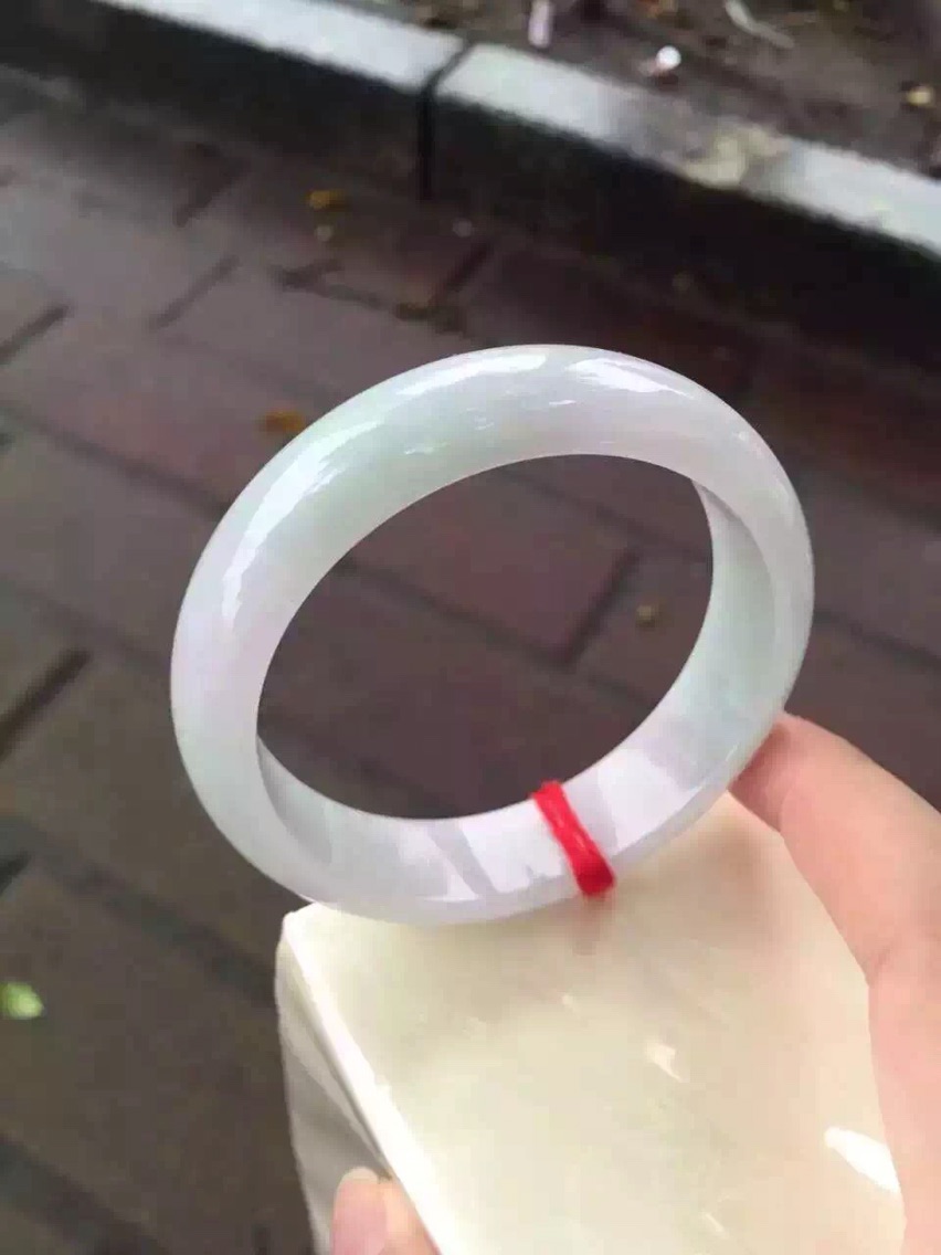 翡翠手镯越戴水头越好的简单介绍-第2张图片-翡翠网 翡翠手镯越戴水头越好的简单介绍-第2张图片-翡翠网