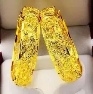 翡翠手镯与黄金手镯的简单介绍-第3张图片-翡翠网 翡翠手镯与黄金手镯的简单介绍-第3张图片-翡翠网