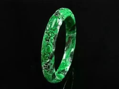 翡翠手镯与黄金手镯的简单介绍-第4张图片-翡翠网 翡翠手镯与黄金手镯的简单介绍-第4张图片-翡翠网
